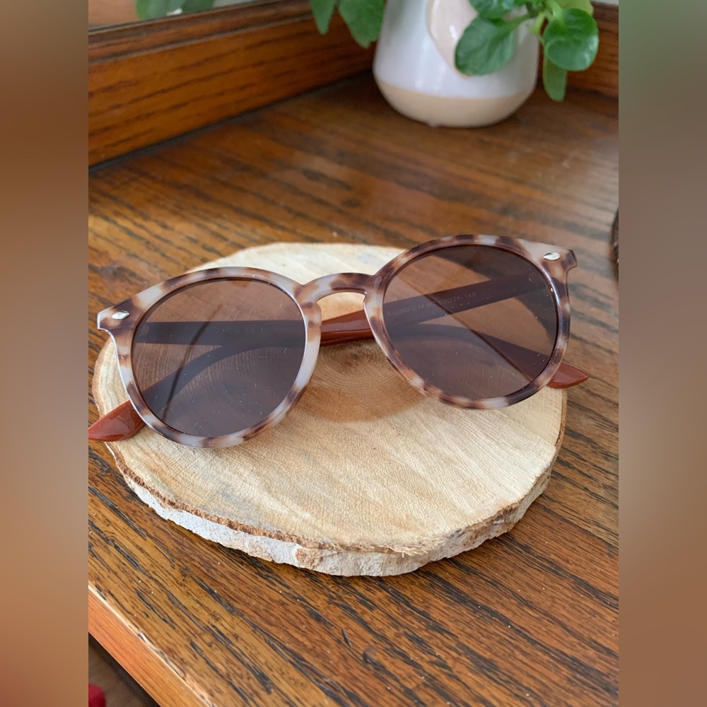 Women’s Retro Round Polarized Sunglasses Tortoise